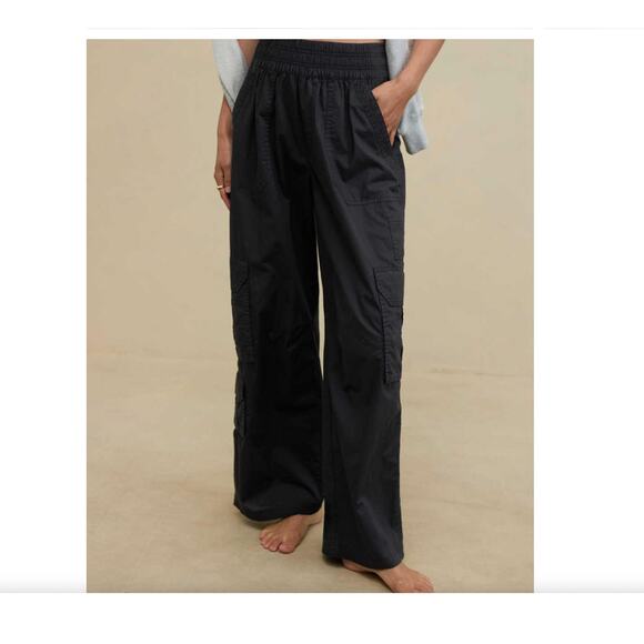NWT Aerie Easiest Cargo Pant in black size XS pull-on high rise baggy - Picture 2 of 13